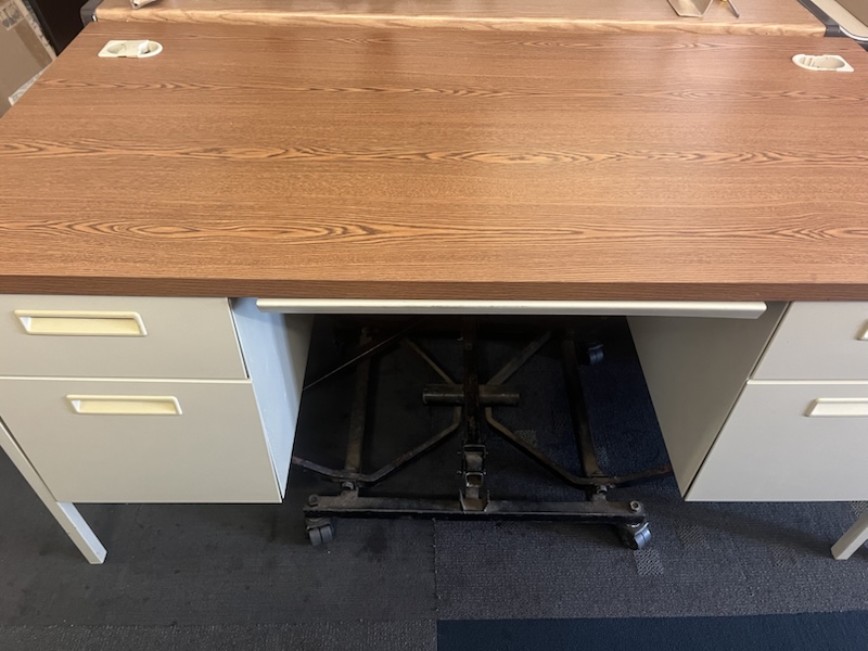 Hon Desk